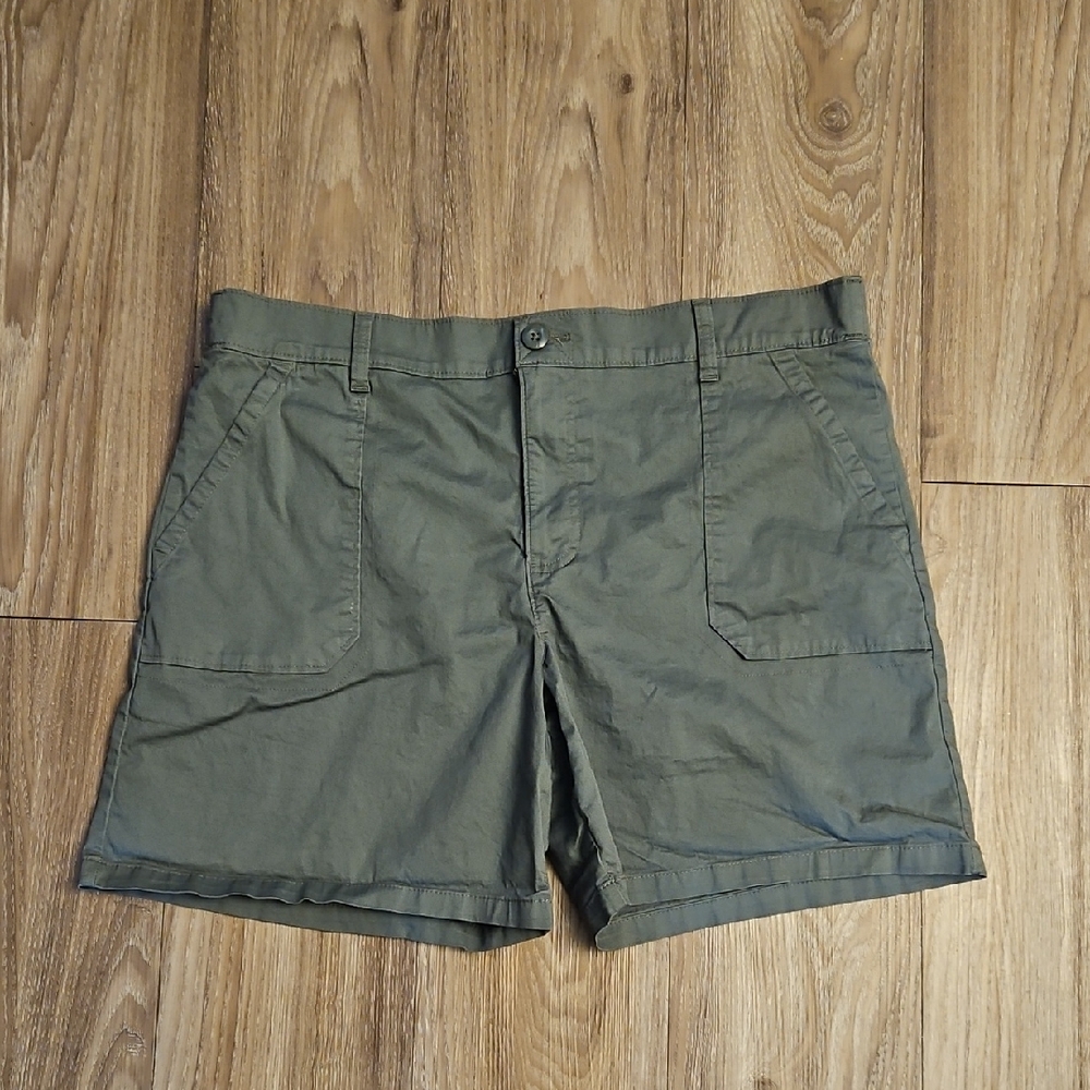 Lee Shorts Women's Comfort Soft Waistband Utility Green Shorts 18